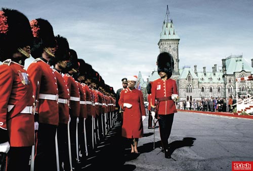 Печатная реклама "Queen", бренд: Hasbro, агентство: Saatchi & Saatchi Singapore